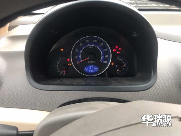 国产微型车奔奔LOVE，外观圆润饱满，空间够用舒适